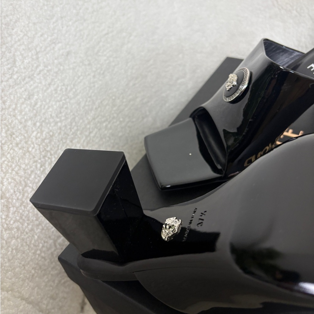 ❌Sold Versace Medusa Black Patent Leather Mules Size 38 - Picture 5 of 5
